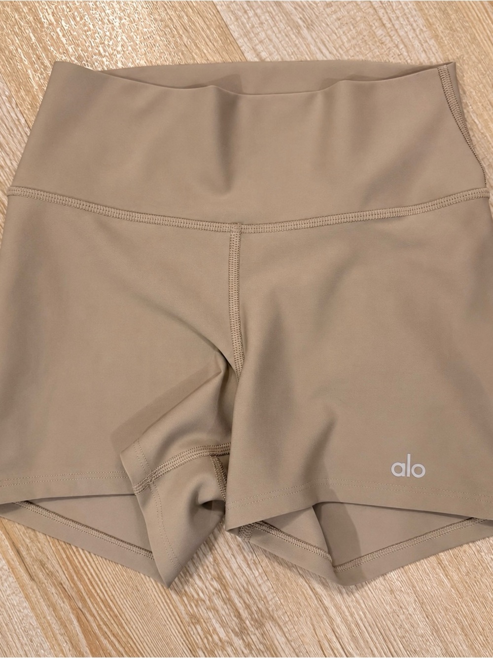 Alo Yoga 3" High-Waist Biker Shorts Beige/ Taupe Size S